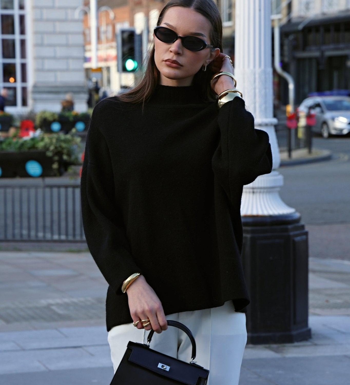 Classic Elegant Structured Top Handle Bag – Timeless Luxury Handbag