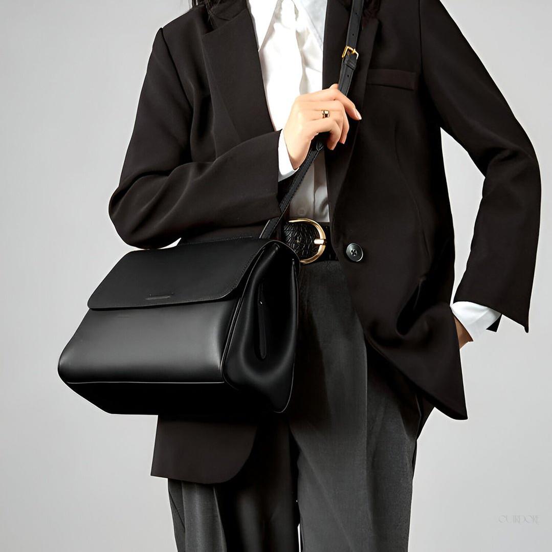 Minimalist Leather Crossbody Bag – Elegant Everyday Shoulder Bag