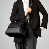 Minimalist Leather Crossbody Bag – Elegant Everyday Shoulder Bag