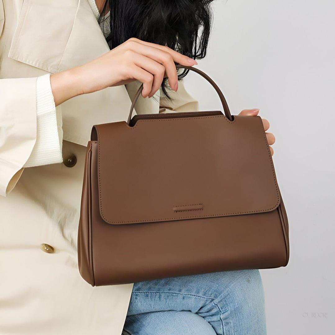 Minimalist Leather Crossbody Bag – Elegant Everyday Shoulder Bag