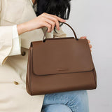 Minimalist Leather Crossbody Bag – Elegant Everyday Shoulder Bag
