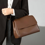 Minimalist Leather Crossbody Bag – Elegant Everyday Shoulder Bag