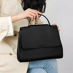Minimalist Leather Crossbody Bag – Elegant Everyday Shoulder Bag