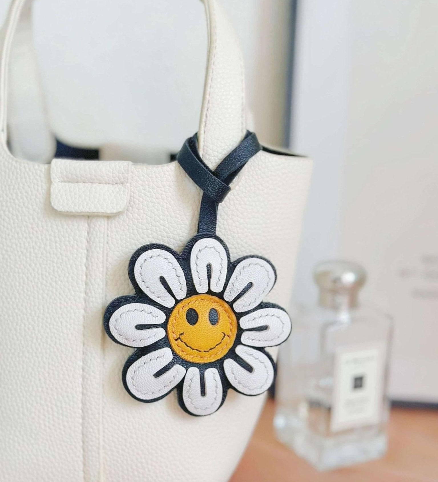 Sylvara Smiley Daisy Leather Bagcharm – Cheerful, Stylish & Fun